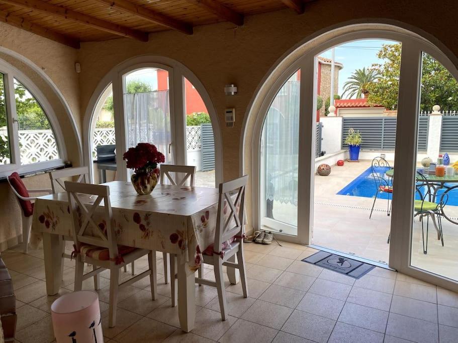 Jolie Maison Avec Sa Piscine Privee Wifi Empuriabrava Buitenkant foto